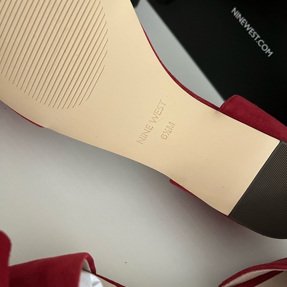 Red 6.5 Nine West shoes - Picture 4 of 8